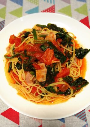 トマトとほうれん草とベーコンのパスタ-レシピのメイン写真