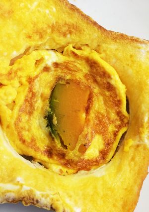食パンでくり抜きエッグトースト！簡単朝食-レシピのメイン写真