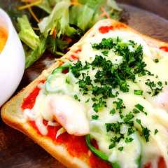 รูปของ 朝食にオススメ！我が家のピザトースト♪