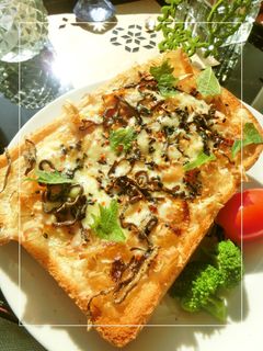 卵1/2個✯塩昆布おかかチーズトースト-レシピのメイン写真