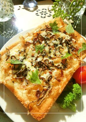 卵1/2個✯塩昆布おかかチーズトースト-レシピのメイン写真