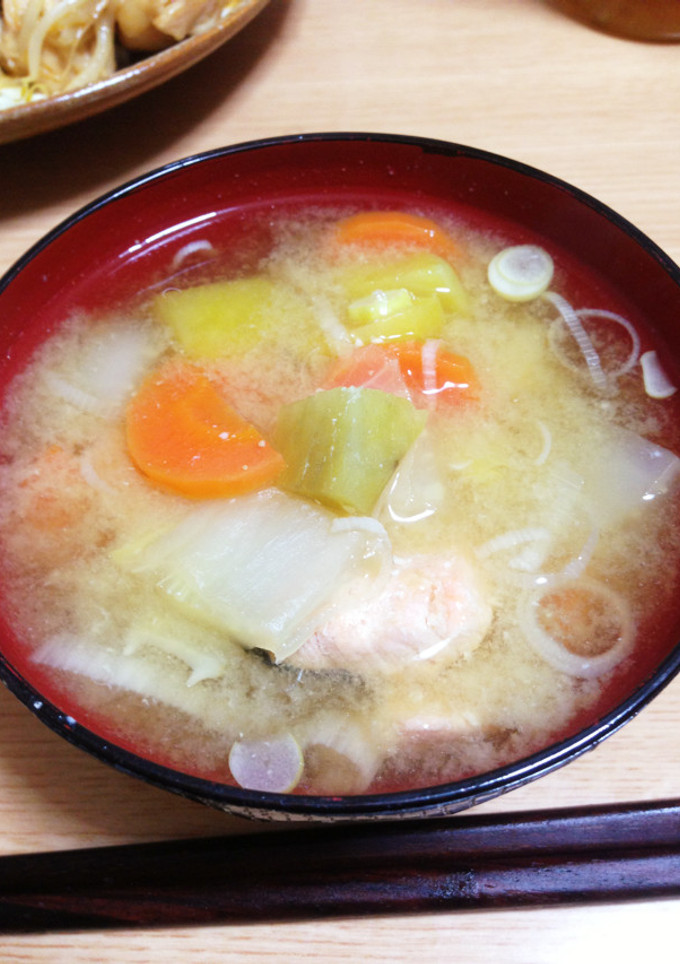 【あまじょっぱ】鮭とさつまいもの味噌汁♡-レシピのメイン写真