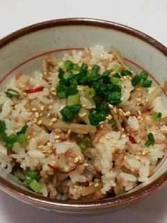 ごぼうとひき肉のピリ辛混ぜご飯♪-レシピのメイン写真