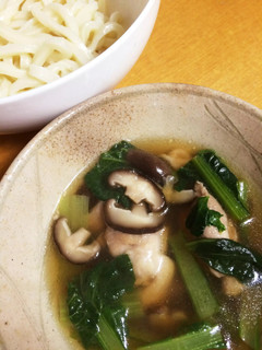 簡単☆鶏と椎茸と小松菜のつけ汁うどん-レシピのメイン写真