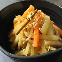 รูปของ 捨てないで‼大根皮と出汁ガラ昆布の金平♪