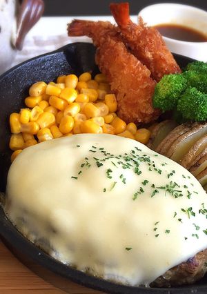 簡単✩肉汁溢れるジューシーハンバーグ-レシピのメイン写真