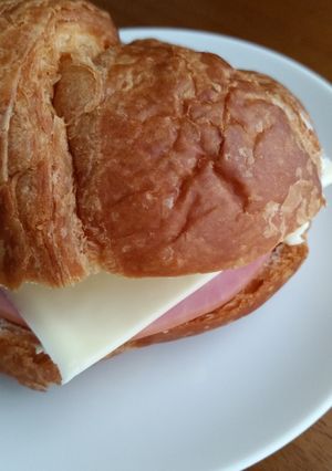 バタークロワッサンで簡単サンドイッチ！-レシピのメイン写真