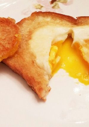 卵トースト～Egg in a hole-レシピのメイン写真