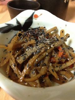 黒×黒のきんぴらごぼう-レシピのメイン写真