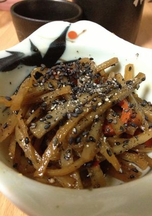 黒×黒のきんぴらごぼう-レシピのメイン写真
