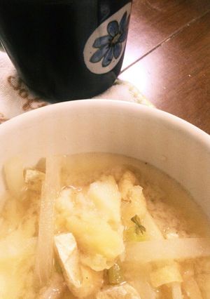 お手軽★大根と大根葉と冷凍ポテトの味噌汁-レシピのメイン写真