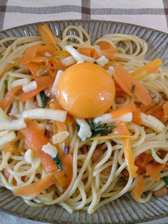 黄身がとろ~ん にんじんと納豆のパスタ-レシピのメイン写真