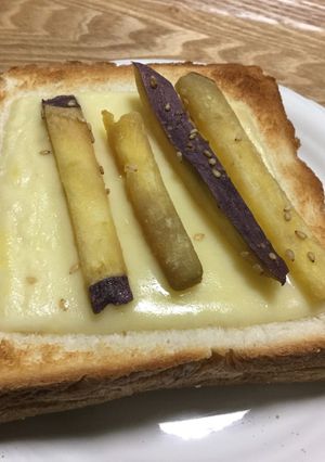 さつま芋のきんぴらをのせたチーズトースト-レシピのメイン写真