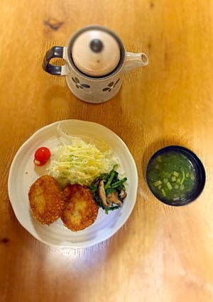 肉じゃがコロッケと大根の葉のすまし汁-レシピのメイン写真