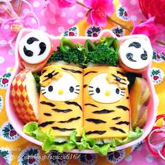 รูปของ キャラ弁★節分★鬼キティのロールサンド