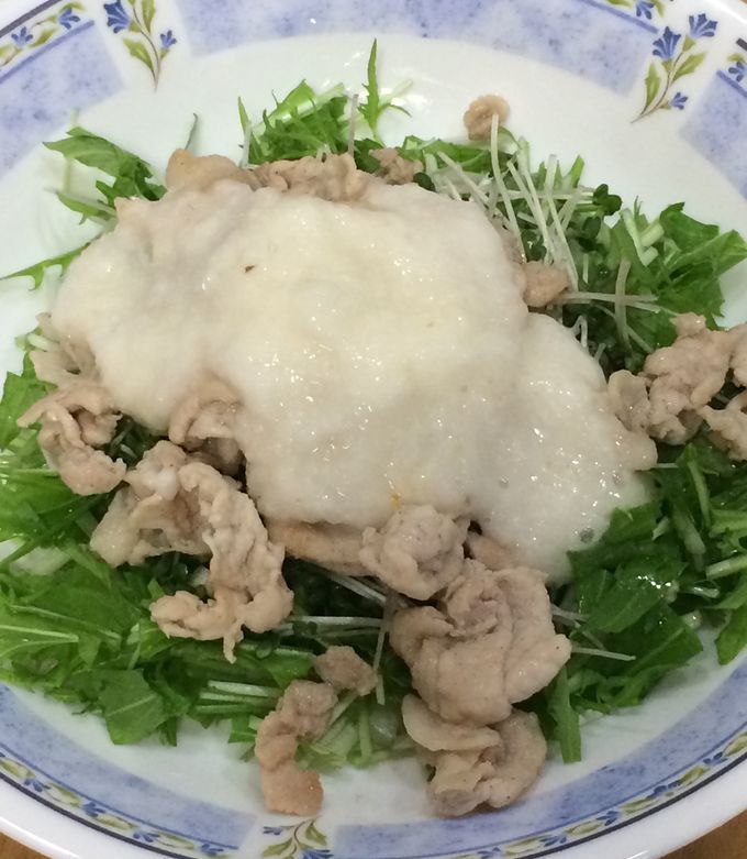 簡単♪水菜と豚肉と長芋の山かけサラダ by ☆のっち☆ 【クックパッド