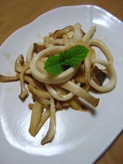 イカとエリンギのにんにくバター醤油炒め-レシピのメイン写真