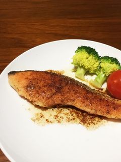 簡単!定番の鮭のムニエル-レシピのメイン写真