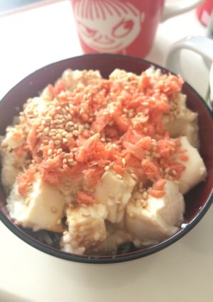 乗せるだけ簡単！鮭フレーク豆腐丼-レシピのメイン写真