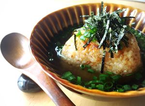 だし汁で！ゴマ香る焼きおにぎり茶漬け-レシピのメイン写真