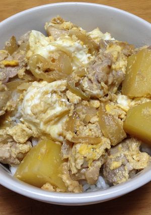 ＊じゃがいもゴロゴロ我が家の簡単親子丼＊-レシピのメイン写真