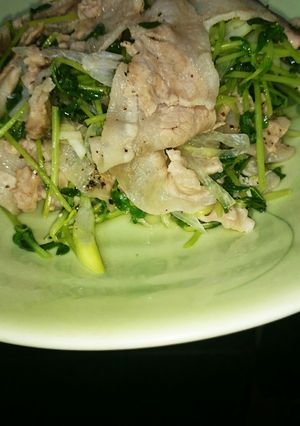 豆苗・豚バラのシンプルレンジ蒸し-レシピのメイン写真