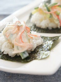 かにかま&きゅうりのサラダ手まきごはん-レシピのメイン写真