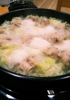 キャベツ半たまと鶏団子の鍋-レシピのメイン写真