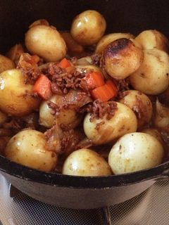 ダッチオーブンで♪水不要!簡単肉じゃが♪-レシピのメイン写真