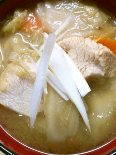 玉ねぎと根菜 白菜 鶏むね肉のお味噌汁♪-レシピのメイン写真