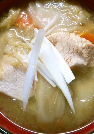 玉ねぎと根菜 白菜 鶏むね肉のお味噌汁♪-レシピのメイン写真