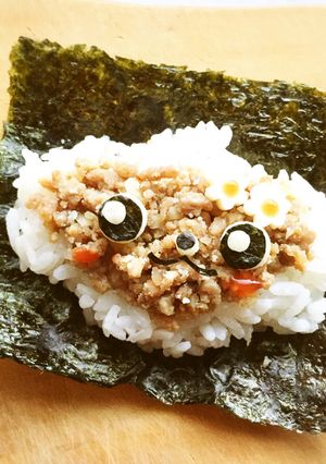 手まきごはんDe肉味噌チーズのおさるさん-レシピのメイン写真