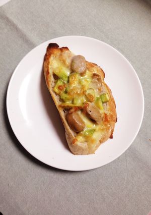アボカドとソーセージのオープンサンド-レシピのメイン写真