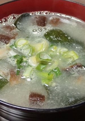 干し平茸、乾燥ワカメと蓮根の激旨味噌汁!-レシピのメイン写真