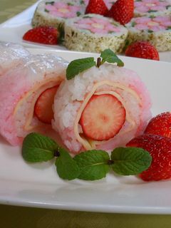 バレンタイン いちご丸ごとロール寿司-レシピのメイン写真