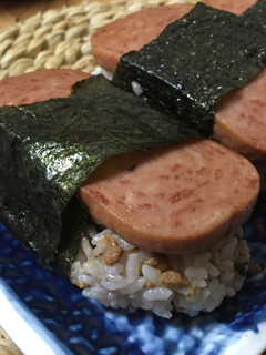 鶏そぼろ煮スパムお握り-レシピのメイン写真