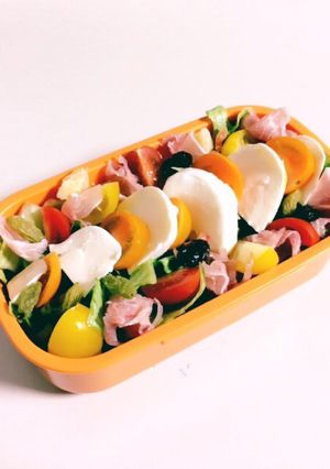 彩りトマトとモッツァレラのカプレーゼ弁当-レシピのメイン写真