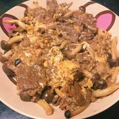 รูปของ 牛切落とし肉としめじの卵オイスター炒め