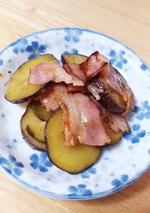 さつまいもとベーコンのオイスターマヨ炒め-レシピのメイン写真