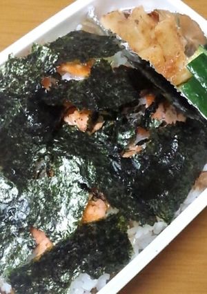 簡単♪醤油おかかに海苔シャケ弁当-レシピのメイン写真