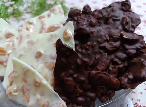 簡単すぎ！柿の種の薄パリ チョコクランチ-レシピのメイン写真