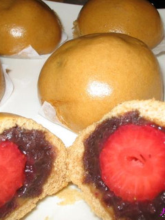 *いちご饅頭*-レシピのメイン写真