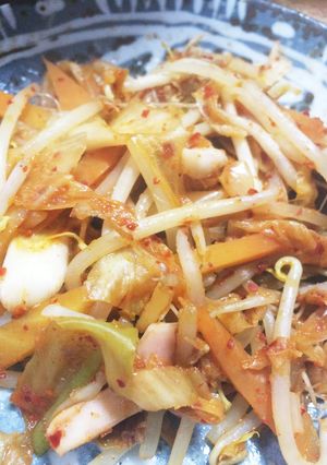 ちょっと辛いキムチとイカの炒め物-レシピのメイン写真
