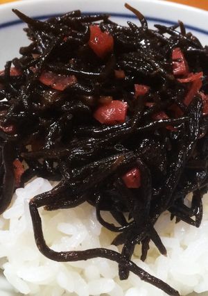 ご飯が旨い♡カリカリ梅入りひじきふりかけ-レシピのメイン写真