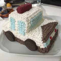 รูปของ 立体 車 ケーキ パトカー 救急車