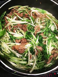 材料2つ♫簡単!水菜モリモリ牛肉炊き鍋-レシピのメイン写真