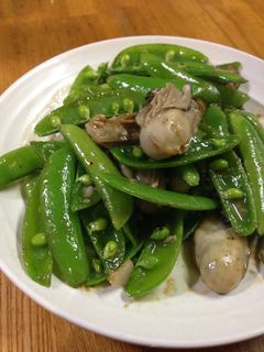 牡蠣とスナップえんどうの塩麹炒め-レシピのメイン写真