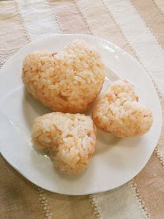 サーモンピンクのハート♡シャケおにぎり-レシピのメイン写真