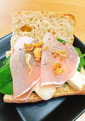 生ハムとカマンベールのバゲット🥖-レシピのメイン写真