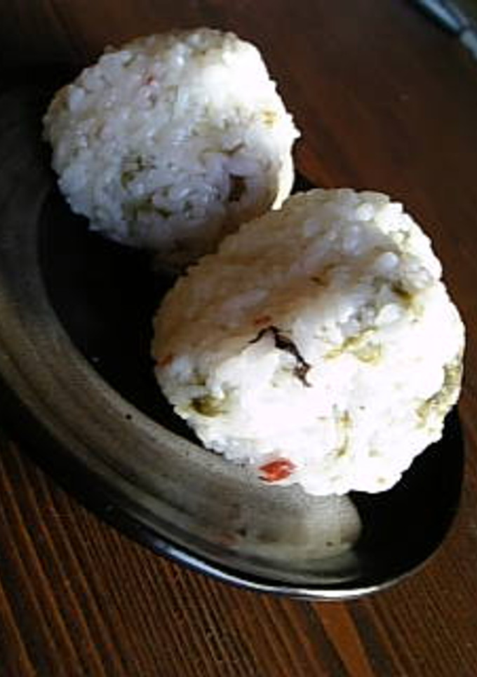 とろろ昆布～とウメのおにぎり✿-レシピのメイン写真